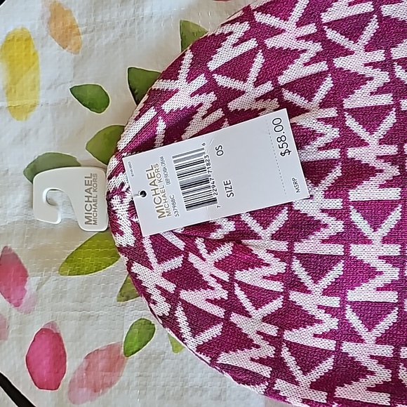 NWT MK Beannie Cap - Picture 2 of 3